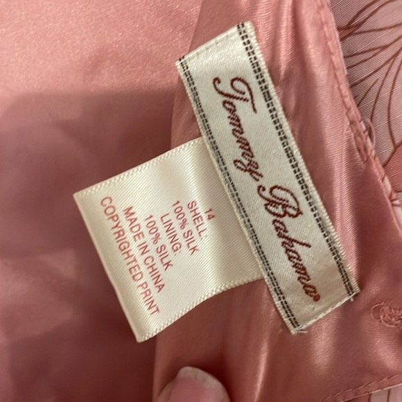 100% Silk Tommy Bahama dress - Picture 3 of 12